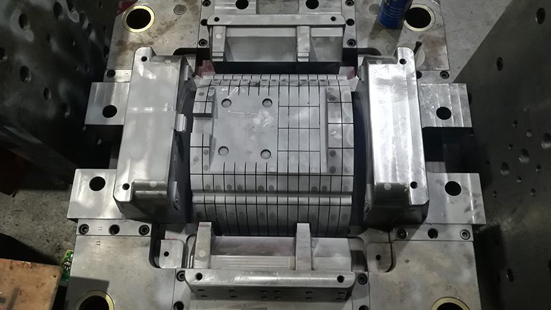 苏州级进模：揭秘高效模具制造的秘密武器