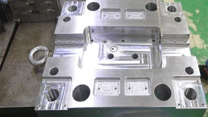 冲压模具与注塑模具的差异远不止材料那么简单