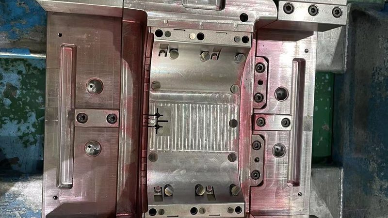 汽车模具设计优缺点对比：解析汽车模具设计的利与弊