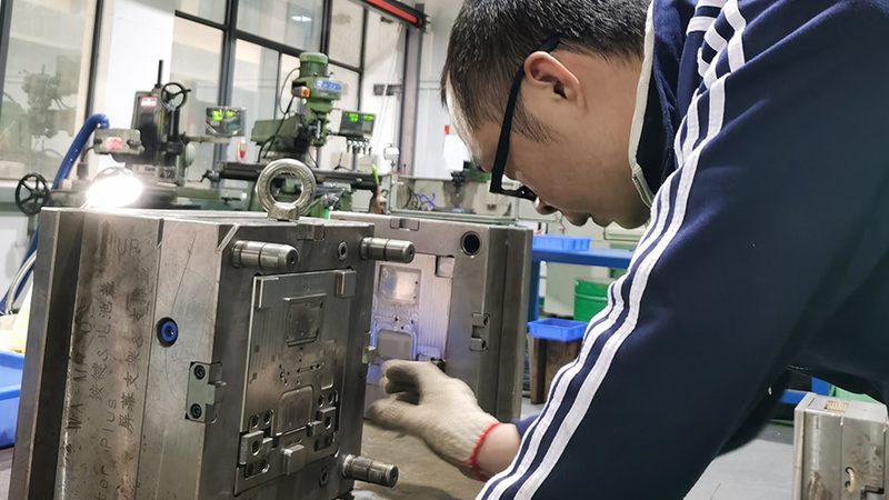 吹塑模具制作流程：揭秘高效生产的关键步骤
