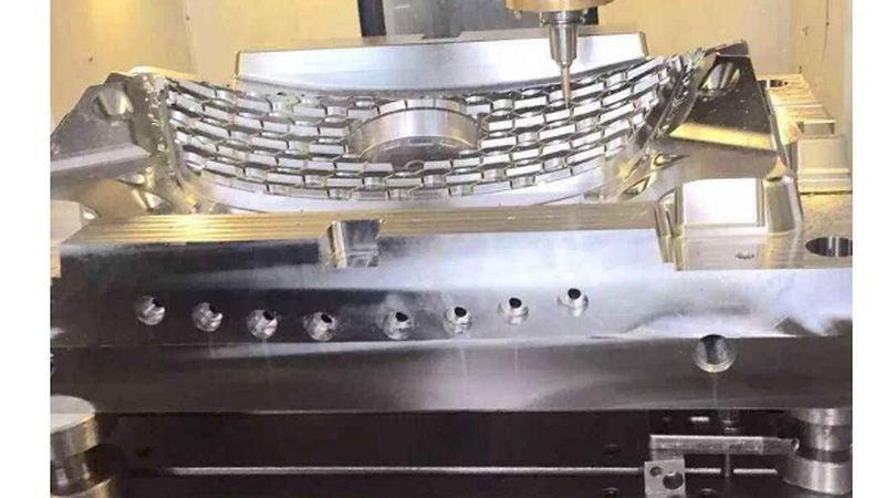 新能源汽车模具定制的关键要素解析**